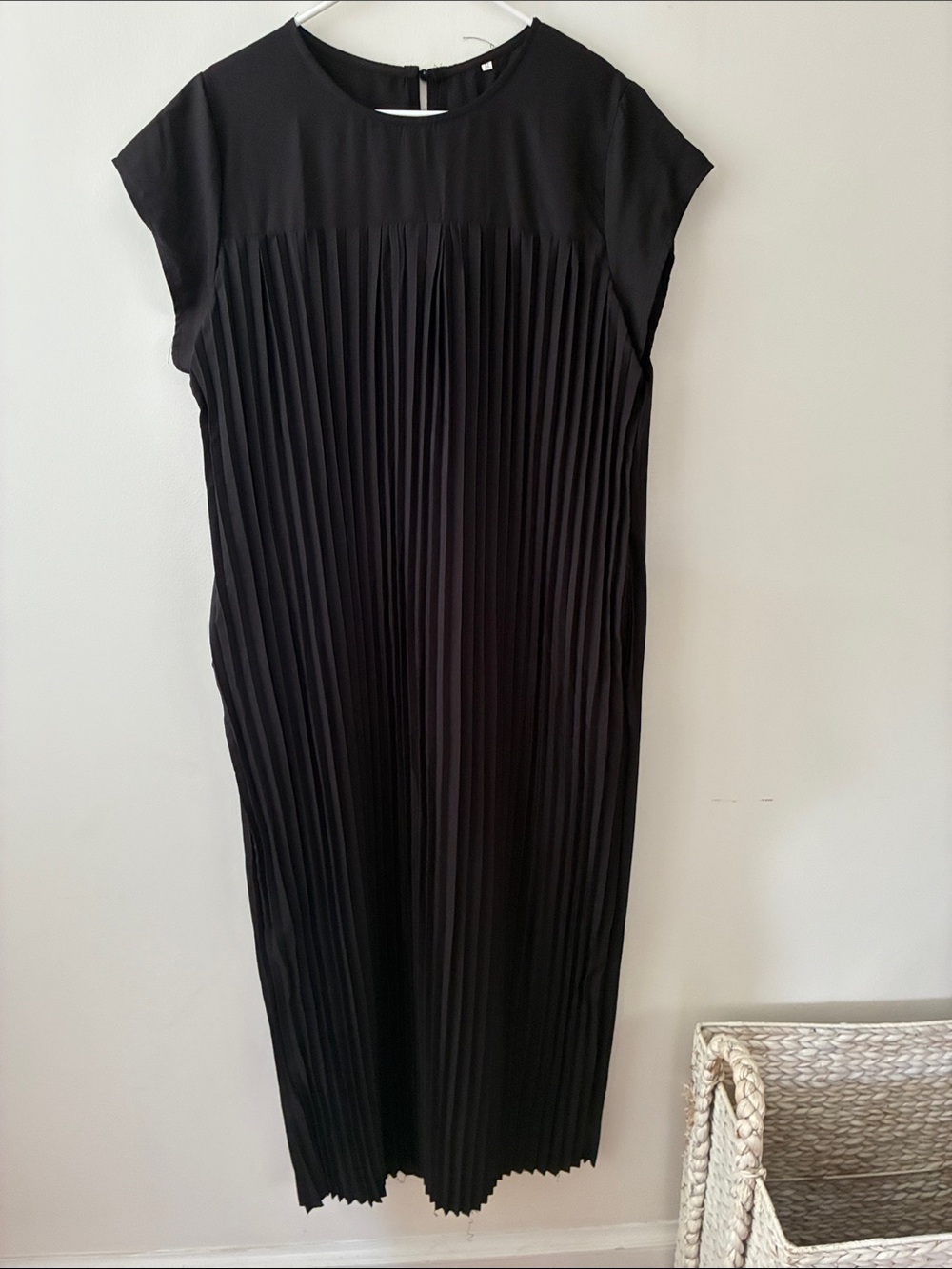 Black Pleated Cap-Sleeve Midi Dress